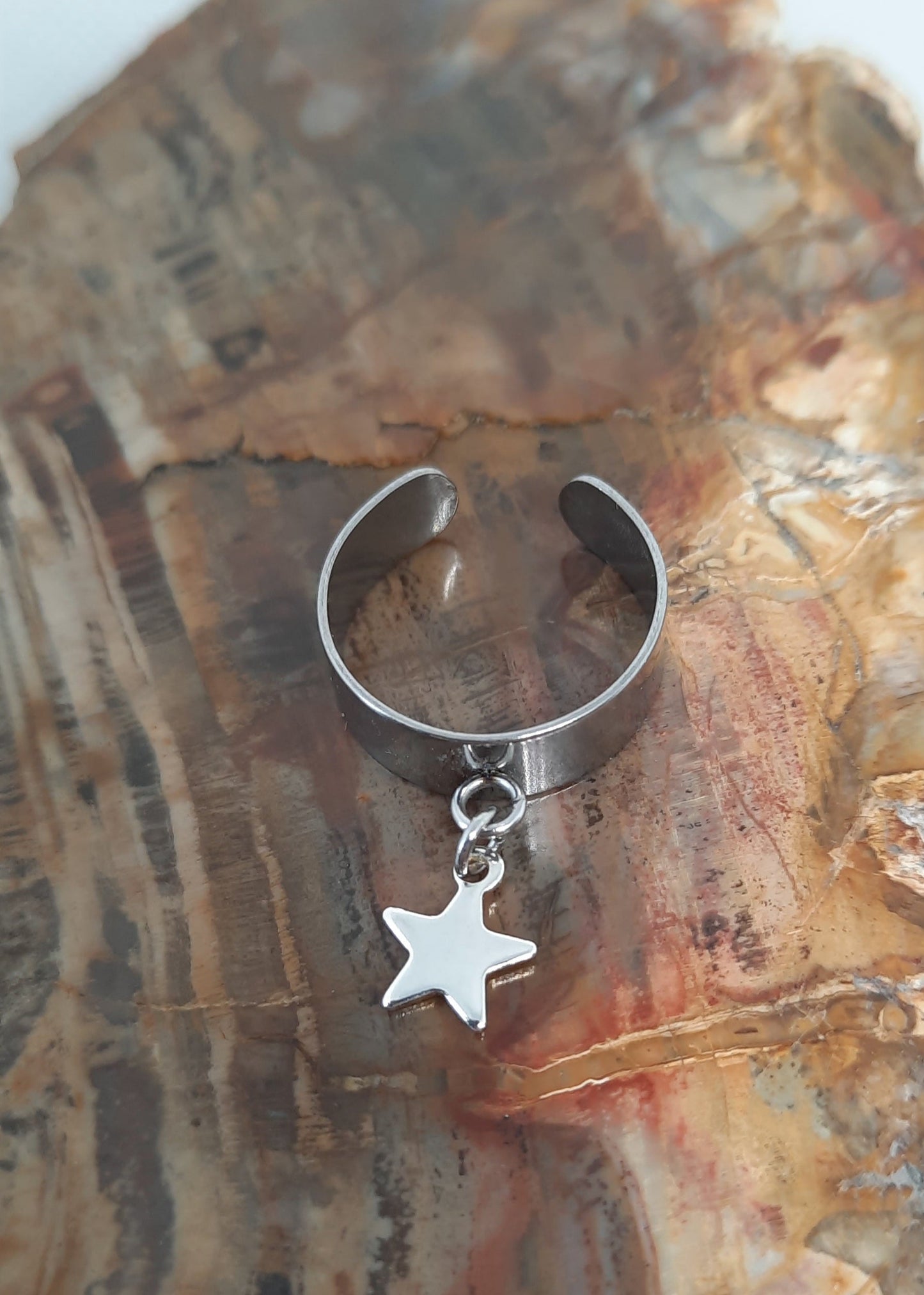 Bague argentée ajustable pour femme en acier inoxydable, avec breloque étoile mobile, finition brillante, bijou tendance et résistant à l’eau