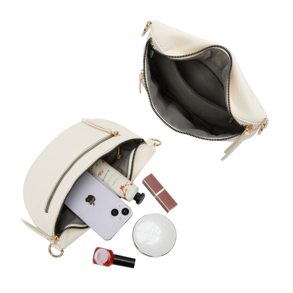 Banane Gallantry beige en simili cuir grainé, avec sangle réglable à motif chevrons, fermeture zippée et poche frontale, idéale pour un look tendance et pratique