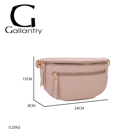 Banane Gallantry rose poudré en simili cuir grainé, avec sangle réglable à motif chevrons, fermeture zippée et poche frontale, idéale pour un look tendance et pratique