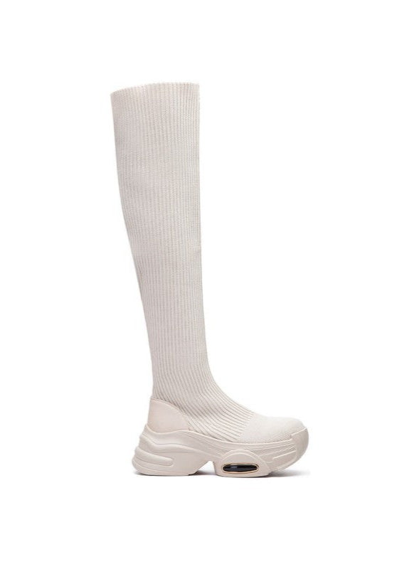 Cuissardes chaussettes femme couleur beige écru, tige en textile côtelé légèrement extensible, semelle plateforme épaisse et design moderne. Bottes confortables et stylées, idéales pour un look urbain tendance – Collection Timalya prêt-à-porter et chaussures.