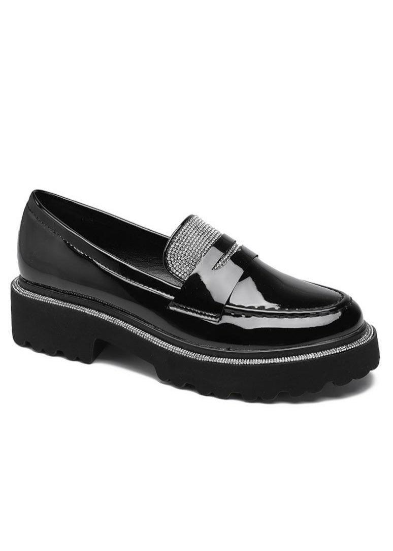 Mocassins femme noirs vernis à semelle crantée, décorés de strass brillants sur le dessus et autour de la semelle, style glamour et moderne – Timalya.