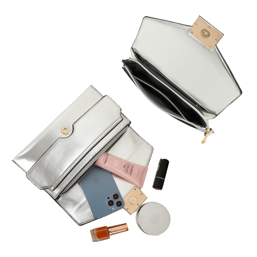 Sac à main Gallantry argenté au format enveloppe, avec boucle dorée décorative, bandoulière amovible et fermeture à rabat, style chic et structuré pour femme