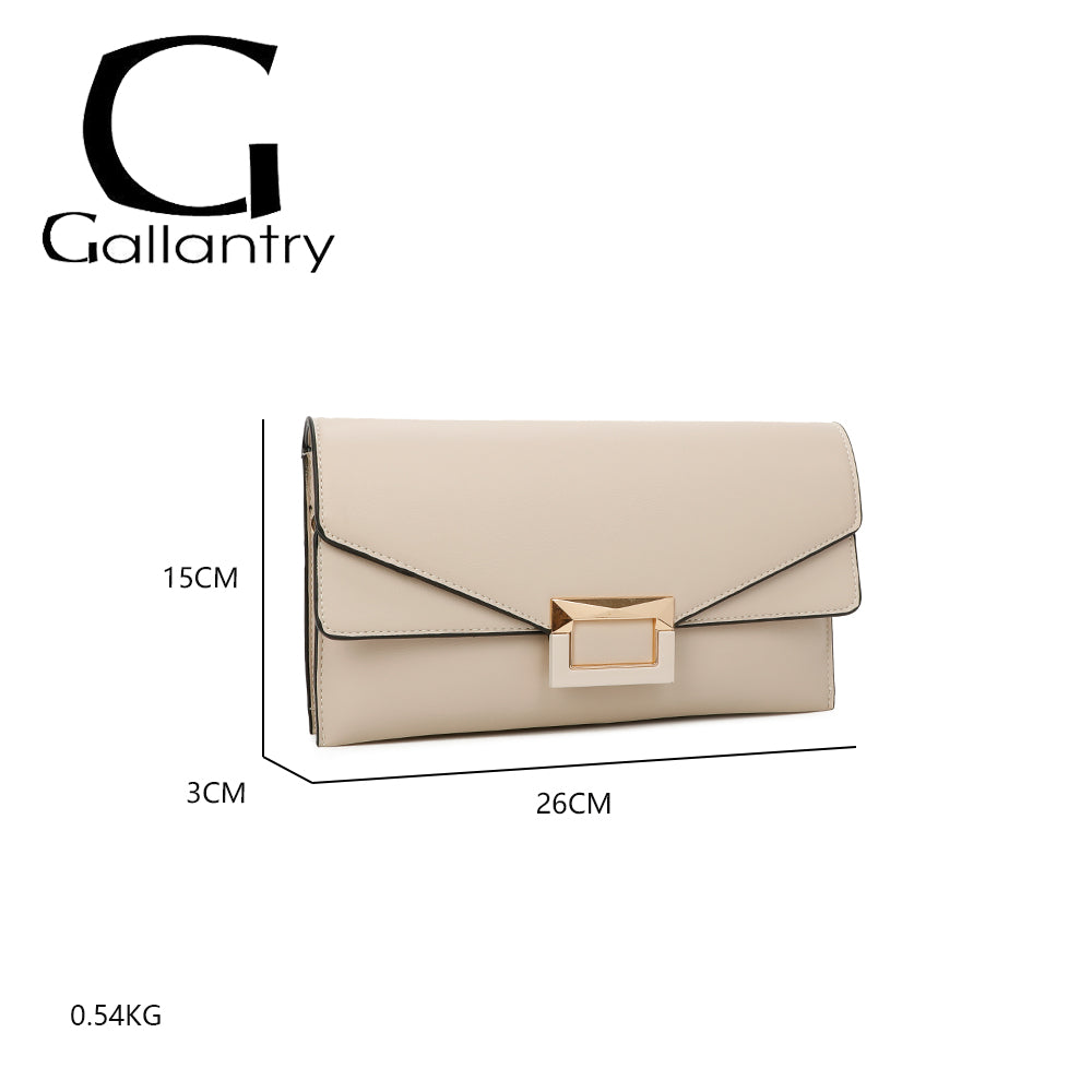 Sac à main Gallantry beige au format enveloppe, avec boucle dorée décorative, bandoulière amovible et fermeture à rabat, style chic et structuré pour femme