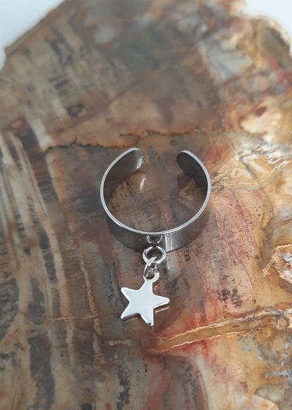 Bague argentée ajustable pour femme en acier inoxydable, avec breloque étoile mobile, finition brillante, bijou tendance et résistant à l’eau