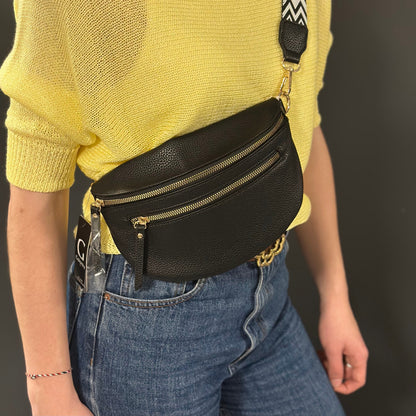 Banane Gallantry noire en simili cuir grainé, avec sangle réglable à motif chevrons, fermeture zippée et poche frontale, idéale pour un look tendance et pratique
