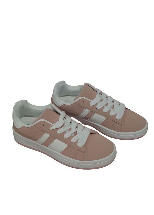 Baskets femme rose poudré avec rayures blanches contrastantes, lacets blancs, semelle blanche, design sobre et moderne pour look casual chic – Timalya.