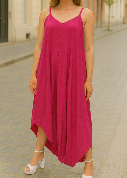 Combinaison fluide fuchsia sans manches à fines bretelles, col V, coupe ample asymétrique, tissu léger (95 % polyester, 5 % élasthanne), taille unique 36-48, longueur intérieure 127 cm, fabriquée en Italie