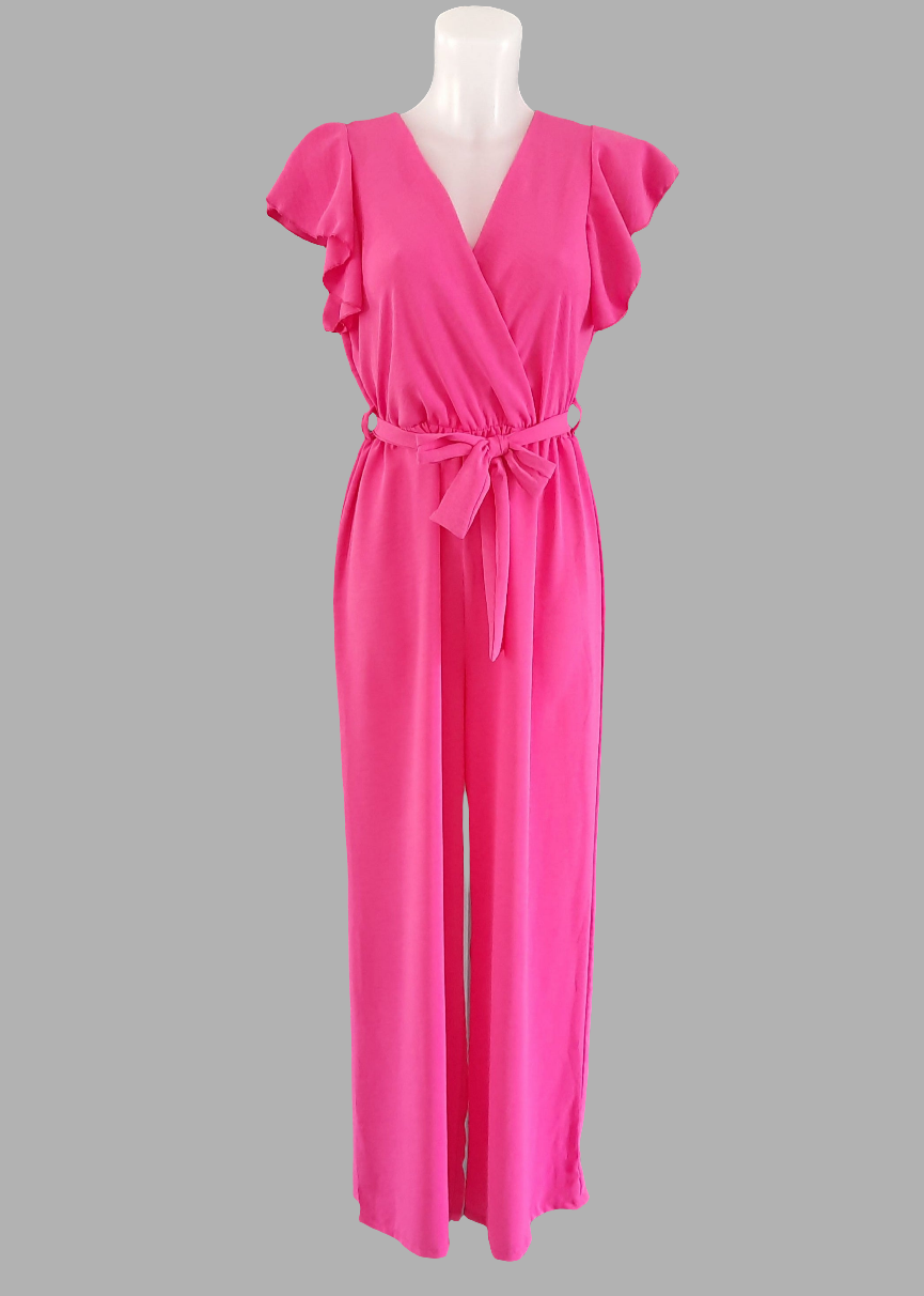 Combinaison fluide fuchsia pour femme, manches volantées et ceinture à nouer, style moderne et coloré – disponible chez Timalya.