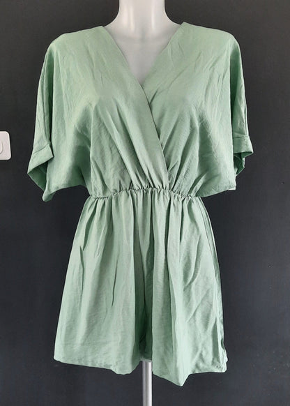 Combishort vert d’eau pour femme en viscose fluide, manches courtes et taille élastique, style estival frais et moderne – Timalya.