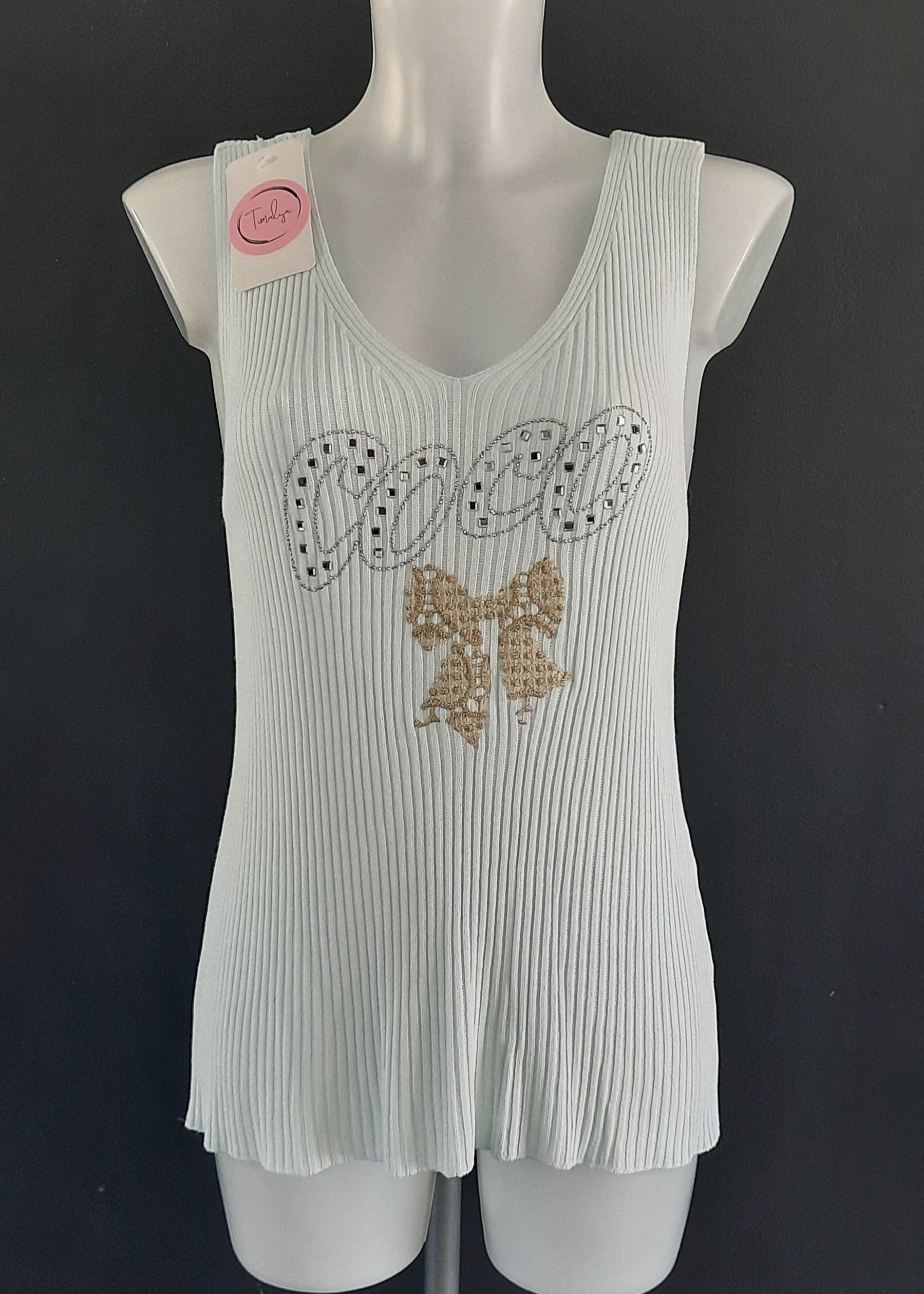 Débardeur bleu "COCO" en viscose et nylon, inscription strass argentés et nœud brodé doré, col V, coupe fluide légèrement évasée, taille unique 36-46, longueur 60 cm, fabrication Italie, style chic estival