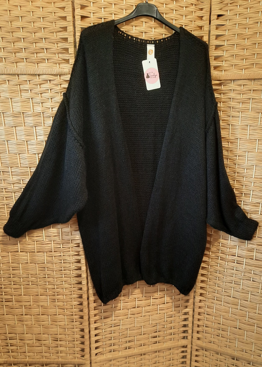 Gilet grande taille noir 44 à 54 pour femme, en maille oversize avec manches bouffantes. Chaud, doux et élégant.