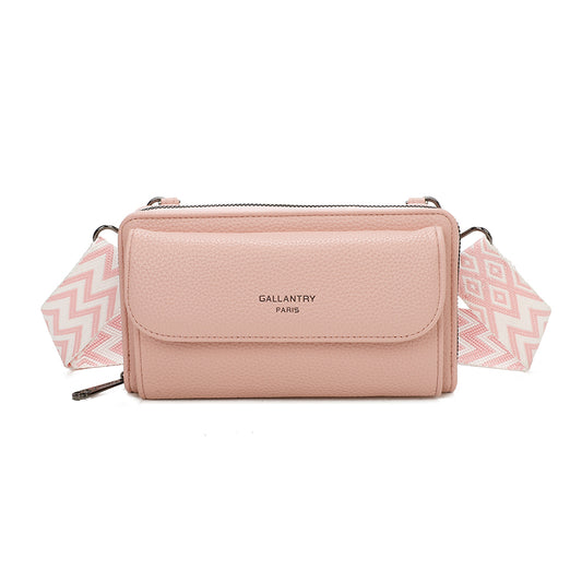 Portefeuille à bandoulière Gallantry en simili cuir rose, avec grande poche frontale et sangle fantaisie à motif chevrons, pratique et tendance pour femme