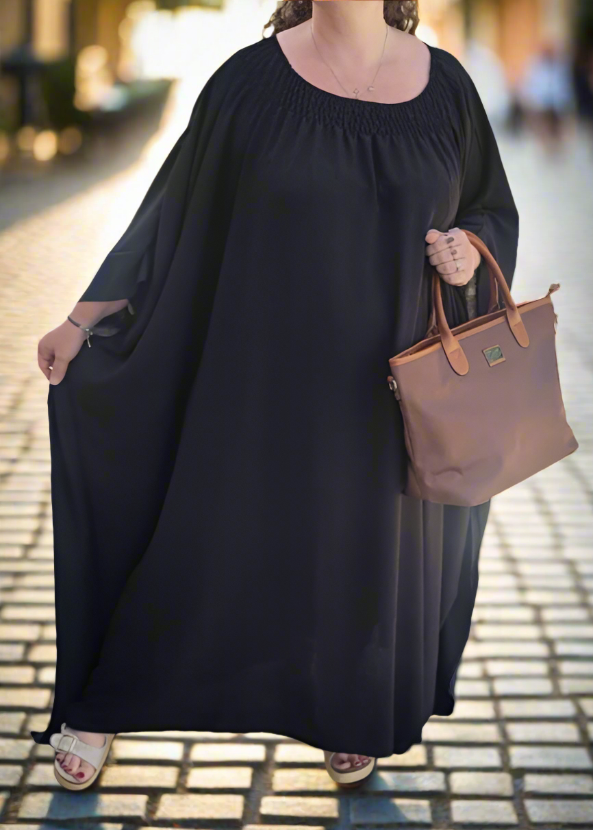 Robe grande taille noire pour femme, coupe ample et fluide, col froncé arrondi, manches amples, tissu extensible en viscose, taille 44 à 58, fabriquée en Italie.
