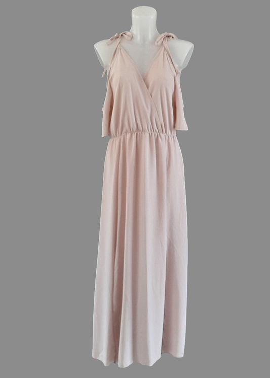 Robe longue beige fluide pour femme, épaules dénudées et coupe cache-cœur avec fente élégante, parfaite pour l’été – Timalya.