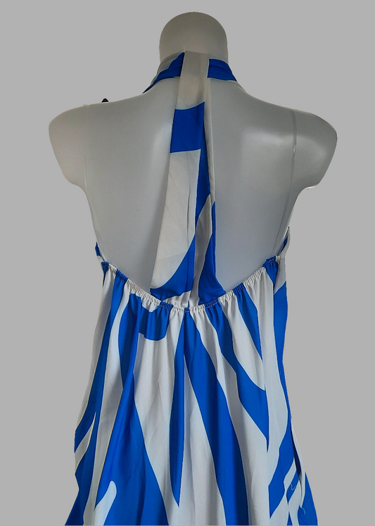 Robe dos-nu femme bleu roi imprimée, col halter et poches, style estival tendance et fluide à porter au quotidien – Timalya.