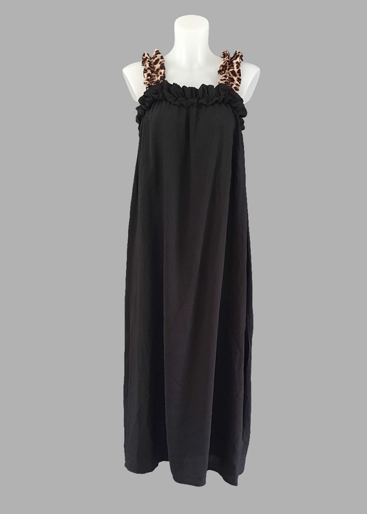 Robe longue noire à bretelles larges imprimé léopard, coupe fluide et féminine, parfaite pour un look élégant et tendance – Timalya.