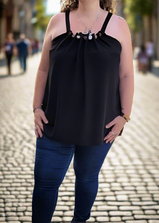 Top grande taille pour femme en tissu fluide noir avec bretelles larges et perles fantaisie multicolores sur l'encolure, taille 44 à 50, fabriqué en Italie.