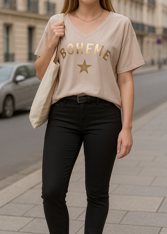 T-shirt oversize beige col V avec inscription dorée “BOHÈME” et étoile, coupe ample taille unique 36-46, 100 % coton, fabrication italienne