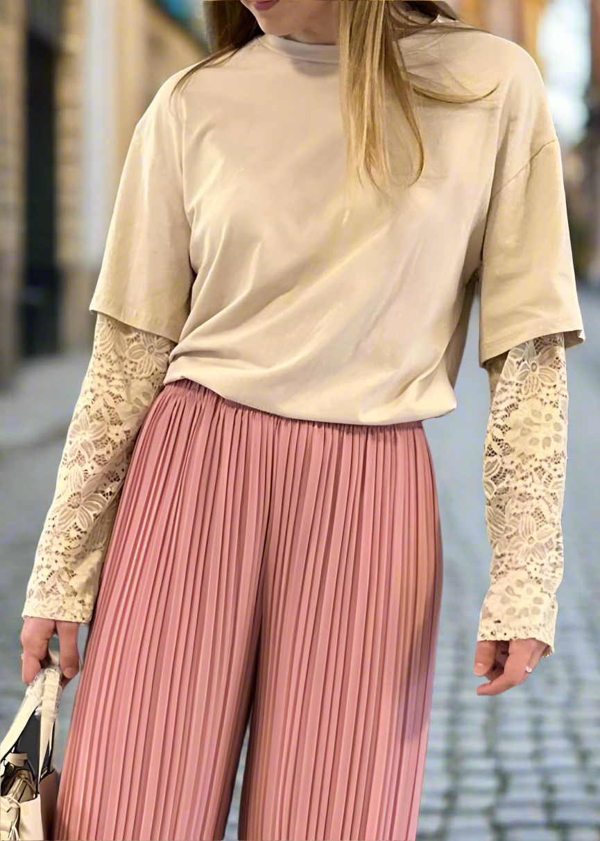 T-shirt beige manches longues en dentelle, coupe droite casual chic, 95 % coton 5 % élasthanne, taille unique 36–44, fabriqué en Italie