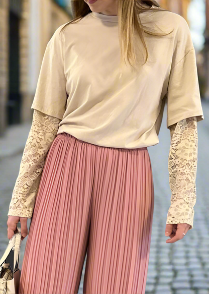 T-shirt beige manches longues en dentelle, coupe droite casual chic, 95 % coton 5 % élasthanne, taille unique 36–44, fabriqué en Italie