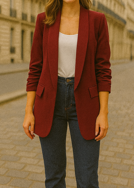 Veste tailleur pour femme couleur bordeaux, coupe cintrée fluide avec manches 3/4 froncées, poches à rabat décoratives et col tailleur élégant. Un incontournable de la collection Timalya prêt-à-porter féminin.